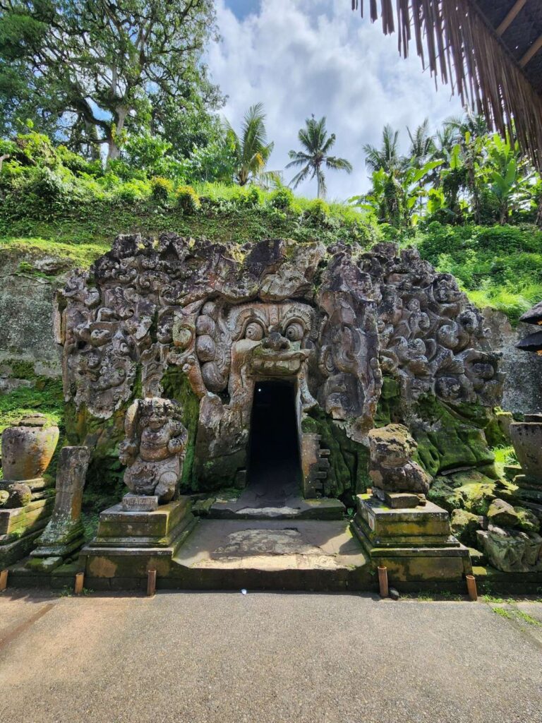 BESAKIH TOUR